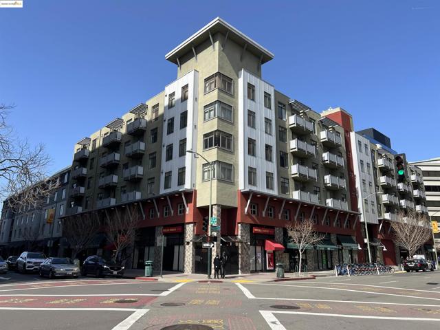 989 Franklin St, Oakland CA: https://media.crmls.org/mediaz/f4597500-d49c-4f45-b347-266d03aff5c2.jpg