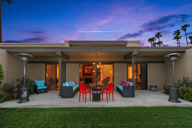 1334 Tiffany S Circle, Palm Springs CA: https://media.crmls.org/mediaz/f4599aed-b9b2-4add-8776-75d1decc4244.jpg