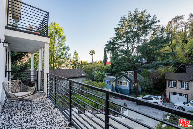 3850 Udell Court, Los Angeles CA: https://media.crmls.org/mediaz/f459b658-fd06-4db7-b882-c28b6f13ee9e.jpg