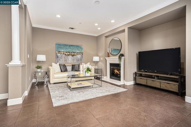 Image 9 of 50 For 203 Seacliff Way