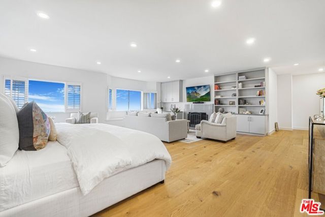 3485 Ridgeford Drive, Westlake Village CA: https://media.crmls.org/mediaz/f45b4aa1-55a6-41db-b402-9831aff32cb0.jpg