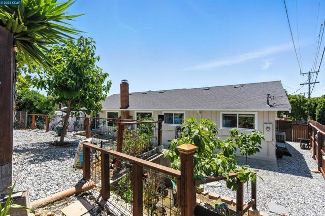 1201 Valle Vista Ave, Vallejo CA: https://media.crmls.org/mediaz/f45ba52a-a39c-4fea-8d51-2868f0e56239.jpg