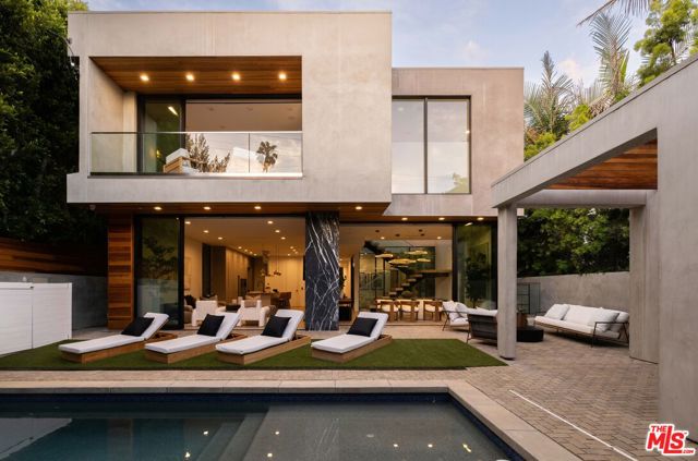 633 N Crescent Heights Boulevard, Los Angeles CA: https://media.crmls.org/mediaz/f45c3c61-7ed9-4c4c-b749-2fc762ef2486.jpg