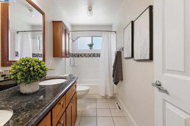 5221 Roxanne Ct, Livermore CA: https://media.crmls.org/mediaz/f45e39a2-eac6-4c5c-acf9-9ac295e17cdd.jpg
