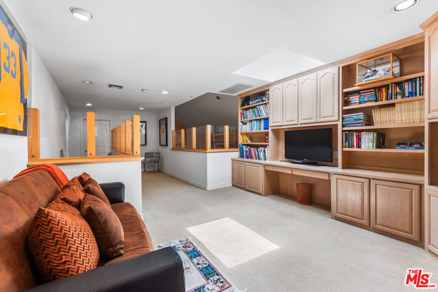 17040 Rancho Street, Encino CA: https://media.crmls.org/mediaz/f45e48bc-6a4c-401c-a37a-fbf2225446e6.jpg