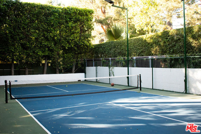 9451 Sunset Boulevard, Beverly Hills CA: https://media.crmls.org/mediaz/f45e5ffd-cafe-4971-a3b6-d247948e270c.jpg