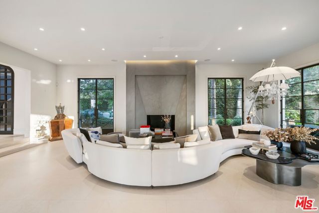 3396 Stone Ridge Lane, Los Angeles CA: https://media.crmls.org/mediaz/f45f5ac9-5f6d-4d73-ae0f-328dfaea1ba6.jpg