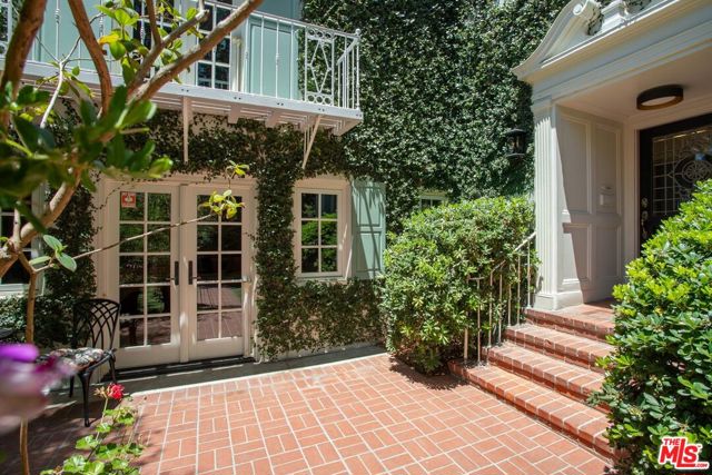 2055 Outpost Drive, Los Angeles CA: https://media.crmls.org/mediaz/f45f7231-5626-4160-8e8d-43cf700eee22.jpg