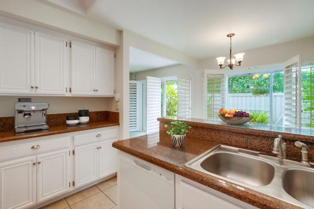 8037 Caminito Mallorca, La Jolla CA: https://media.crmls.org/mediaz/f45fb606-4beb-492e-8a74-2647c3979f8b.jpg