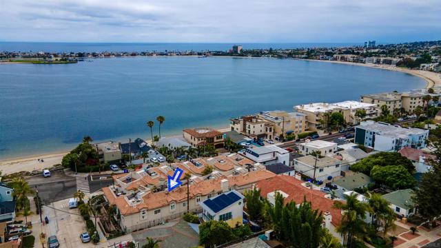 3701 Riviera Dr, San Diego CA: https://media.crmls.org/mediaz/f460b3ba-18ba-49cf-a820-f51fa85b3efd.jpg