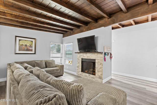 431 Palm Drive, Oxnard CA: https://media.crmls.org/mediaz/f460ebaa-41a2-4b62-a373-7b5003ba888e.jpg
