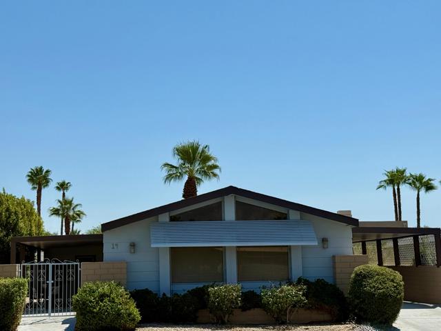 14 International Boulevard, Rancho Mirage CA: https://media.crmls.org/mediaz/f4612535-b81e-4099-9e5e-29ffc48959d2.jpg
