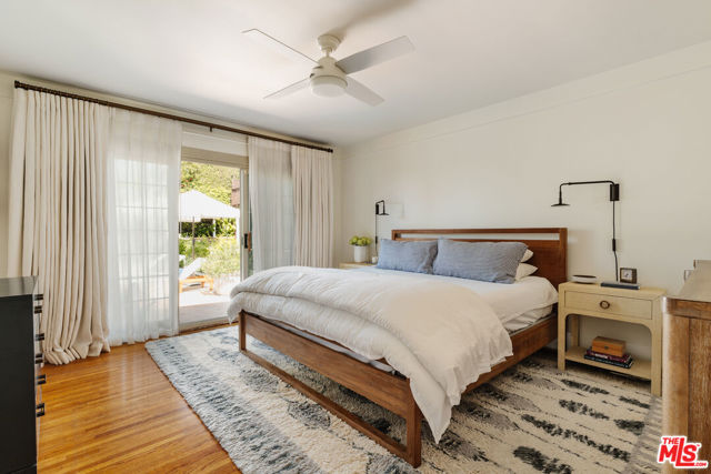 5635 S Chariton Avenue, Los Angeles CA: https://media.crmls.org/mediaz/f4614394-e1ac-4216-a894-020d002c3a28.jpg