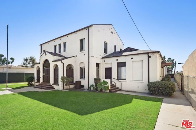1291 N Willowbrook Avenue, Compton CA: https://media.crmls.org/mediaz/f4617c8e-5746-485b-89b1-ed15ddcd6495.jpg