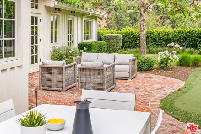 4071 Mandeville Canyon Road, Los Angeles CA: https://media.crmls.org/mediaz/f461a967-5054-4de0-982e-075e6993a91b.jpg