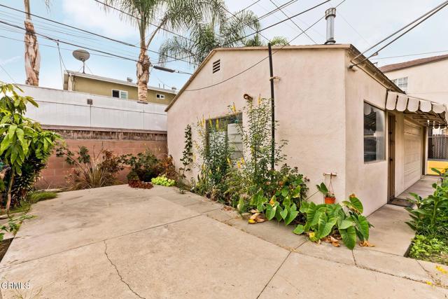426 W Arbor Vitae Street, Inglewood CA: https://media.crmls.org/mediaz/f462443b-8bb5-493c-9715-9c453250de02.jpg