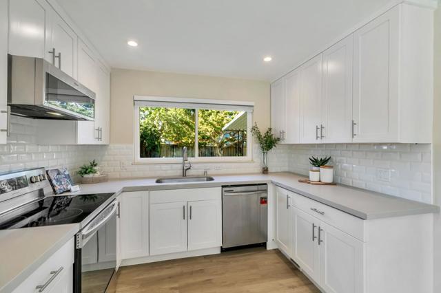 3300 Plateau Drive, Belmont CA: https://media.crmls.org/mediaz/f4629ef5-529d-4d75-8f6d-c1b1d99cb656.jpg