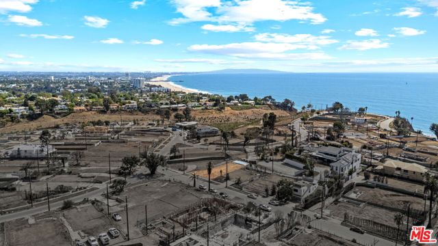 15300 Earlham Street, Pacific Palisades CA: https://media.crmls.org/mediaz/f462bab5-be9c-4418-bb9a-065d8d681f3b.jpg