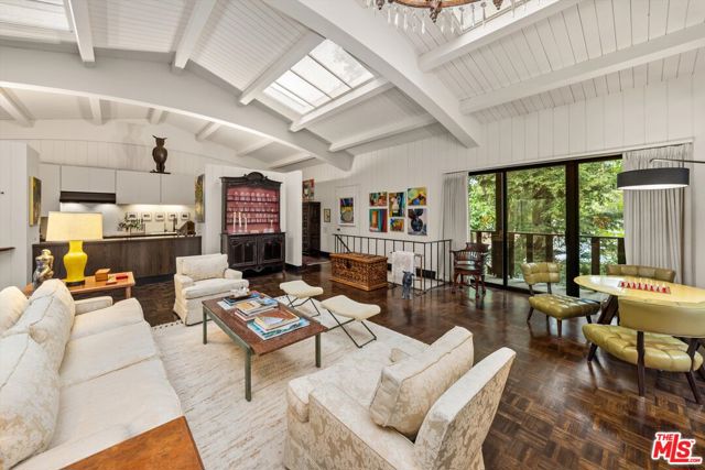 1048 E La Loma Avenue, Somis CA: https://media.crmls.org/mediaz/f46316cd-eeac-48a4-b148-2bd533ff9ae4.jpg