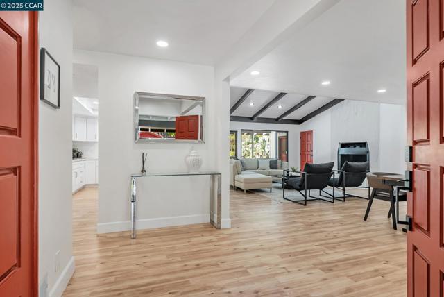 1821 S Main St, Walnut Creek CA: https://media.crmls.org/mediaz/f4632ac9-589d-42d3-87e5-5883e2bcaea4.jpg