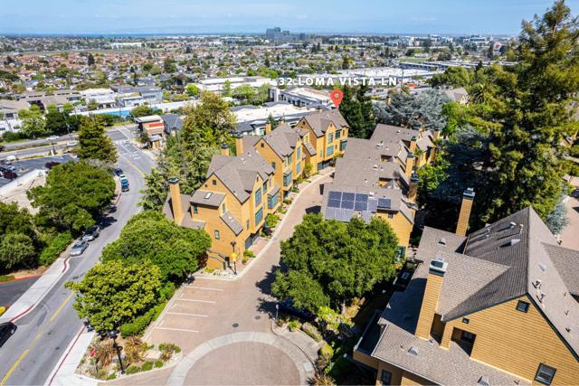 32 Loma Vista Lane, Belmont CA: https://media.crmls.org/mediaz/f4639fdc-34ba-49cc-92b9-665bb5e2df71.jpg