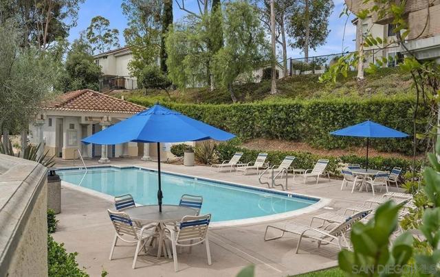 10878 Caminito Colorado, San Diego CA: https://media.crmls.org/mediaz/f463b435-8874-45b7-9859-3336db2e0e1e.jpg