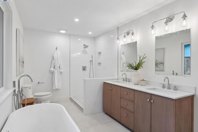 2129 Youngs Ct, Walnut Creek CA: https://media.crmls.org/mediaz/f4644863-fab3-4c5f-9799-a1dbdbb7f725.jpg