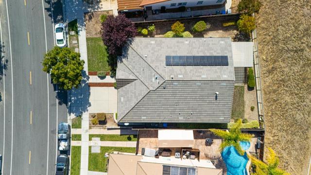 9881 Rancho Hills Drive, Gilroy CA: https://media.crmls.org/mediaz/f46449b8-2689-4cbf-b8a9-5164bd14b4fe.jpg
