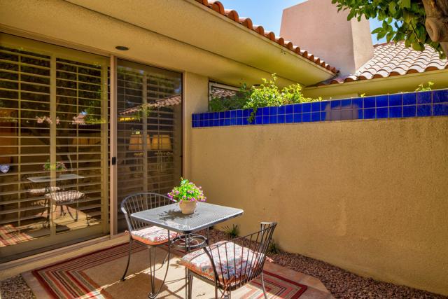 212 S Kavenish Drive, Rancho Mirage CA: https://media.crmls.org/mediaz/f4648389-634f-4b36-a0ad-2c2b51d4d6dd.jpg
