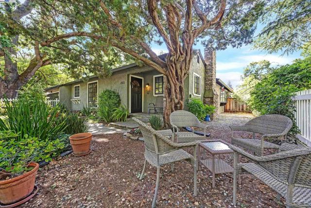 203 Roberta Ave, Pleasant Hill CA: https://media.crmls.org/mediaz/f464ee68-97ef-434f-9494-59bd00a2c258.jpg