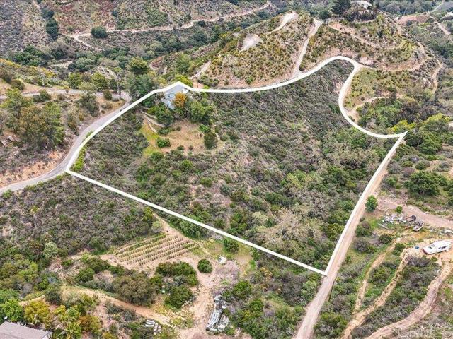 10071 Gomez Creek Road, Fallbrook CA: https://media.crmls.org/mediaz/f465296d-cc1f-4e6e-8892-bfac8d3561be.jpg
