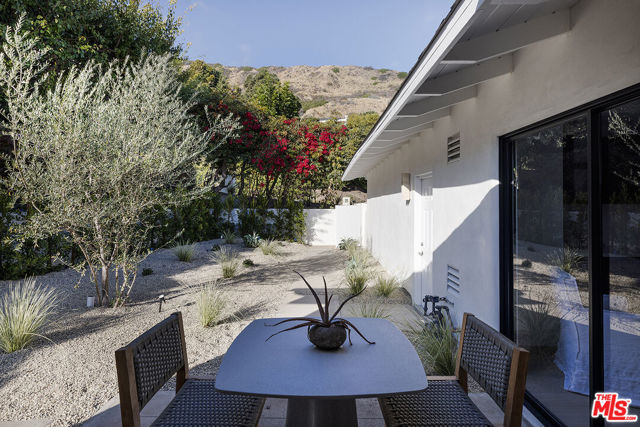 20374 Seaboard Road, Malibu CA: https://media.crmls.org/mediaz/f465e766-22e8-40e0-8928-1a6385809c3f.jpg