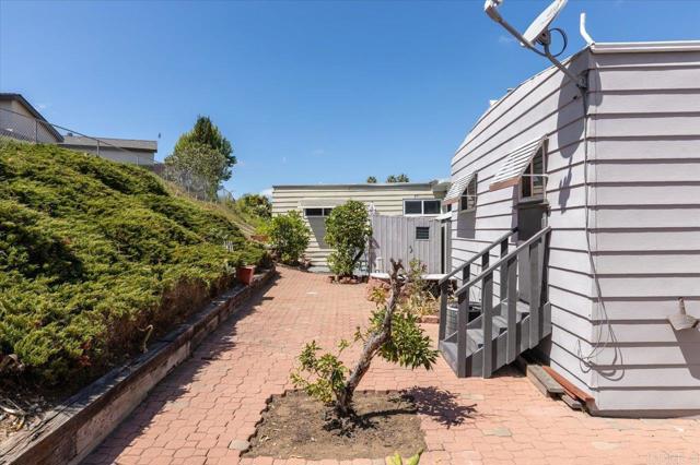 1501 Anza Avenue, Vista CA: https://media.crmls.org/mediaz/f4661d2c-45d7-4a19-84ba-c91b108d036d.jpg
