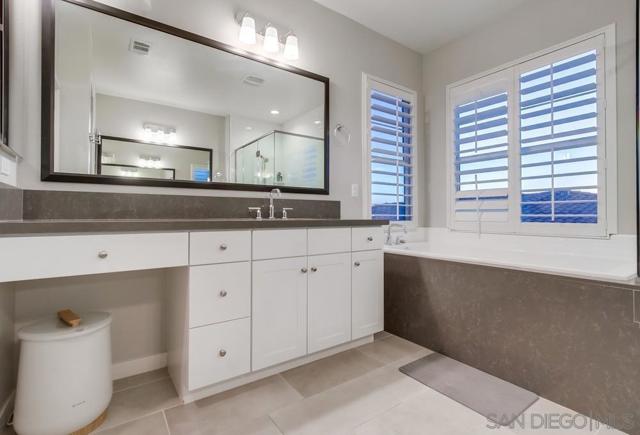 Image 42 of 75 For 9221 Helix Mesa Way