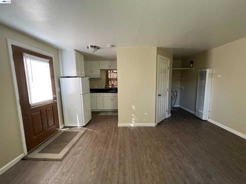 https://media.crmls.org/mediaz/f4675e4f-efaf-4fcd-a56e-87def87cb488.jpg?preset=X-Large