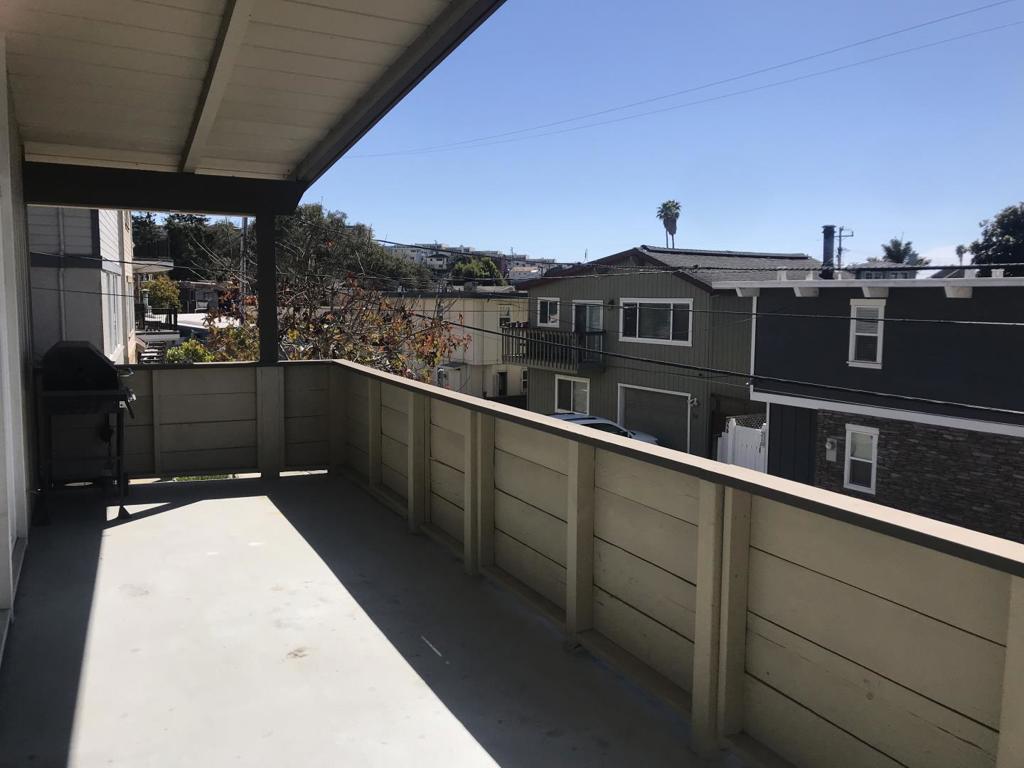 https://media.crmls.org/mediaz/f467e484-96b8-4b9b-85fc-e73d8d94a448.jpg?preset=X-Large