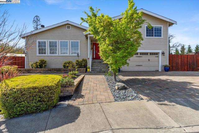 297 Ludlow Pl, San Ramon CA: https://media.crmls.org/mediaz/f468fb25-f20a-4fb4-a092-7819ecb24f34.jpg