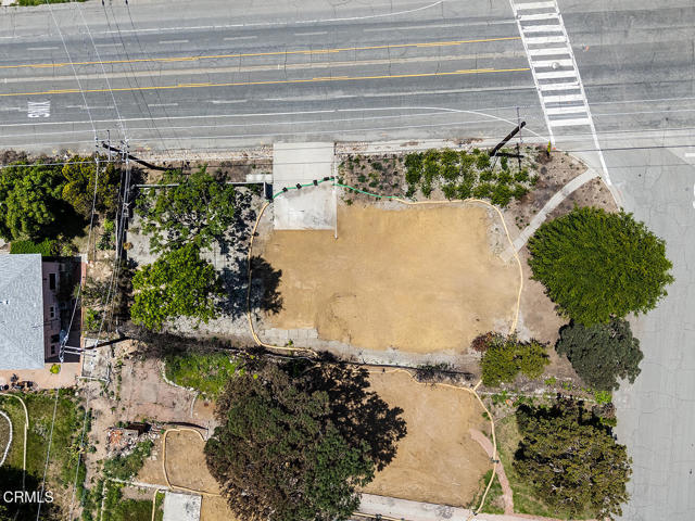 900 E Mount Curve Ave, Altadena CA: https://media.crmls.org/mediaz/f4695919-2330-43b1-b379-67ce1a00e322.jpg