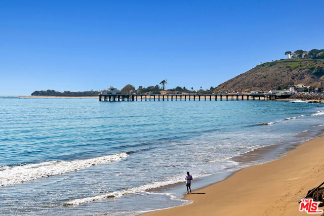 22626 Pacific Coast Highway, Malibu CA: https://media.crmls.org/mediaz/f4696b05-7d72-4a85-aca0-99aaf580af13.jpg