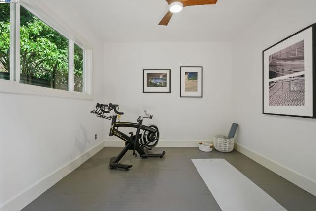 7380 Claremont Ave, Berkeley CA: https://media.crmls.org/mediaz/f4698c6d-0da5-4eea-998d-f5a9fca515d7.jpg