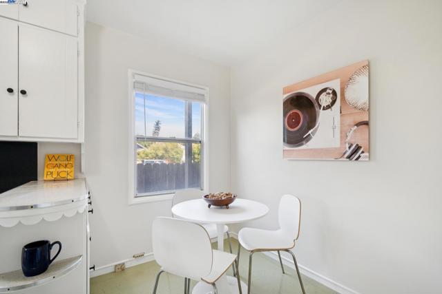 2200 Peach St, Pinole CA: https://media.crmls.org/mediaz/f4699a24-ccf5-43d4-9ea4-79fefa7aafd6.jpg