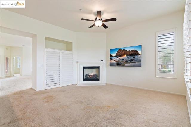 625 Pomona Dr, Brentwood CA: https://media.crmls.org/mediaz/f46a9910-e3e3-4107-9245-33f7fcf7dc0b.jpg