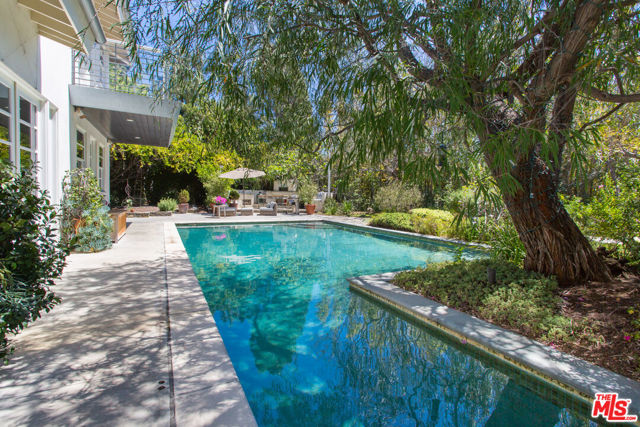 3220 Tahoe Place, Los Angeles CA: https://media.crmls.org/mediaz/f46af595-af91-436a-9689-92554a401d62.jpg