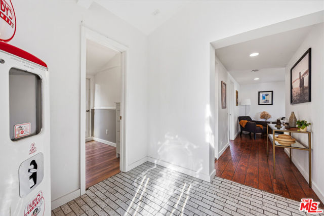 19511 Sunken Trail, Topanga CA: https://media.crmls.org/mediaz/f46b748b-6121-4653-bc6c-55b00da6e5fd.jpg