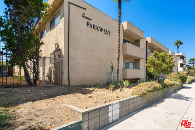 17340 Burbank Boulevard, Encino CA: https://media.crmls.org/mediaz/f46b9065-b202-43bd-be70-8ada6413861c.jpg