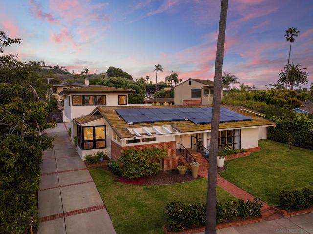 6423 Avenida Cresta, La Jolla CA: https://media.crmls.org/mediaz/f46bd94c-6a68-49d4-855c-b8602e2e7dfc.jpg