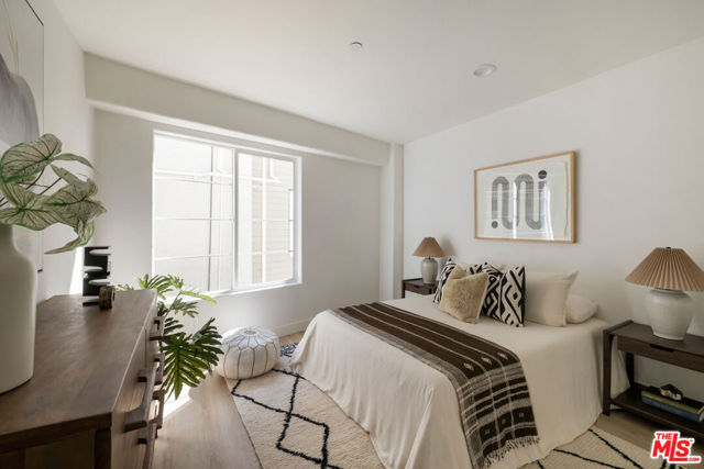 2391 Yorkshire Drive, Los Angeles CA: https://media.crmls.org/mediaz/f46be114-5272-406d-b745-f1c1902b3aa2.jpg