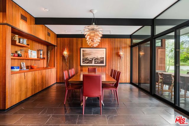 5228 Escalante Drive, La Canada Flintridge CA: https://media.crmls.org/mediaz/f46c4b62-a59f-4922-ba7d-8021f020e232.jpg