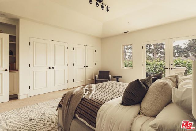 223 24th Street, Santa Monica CA: https://media.crmls.org/mediaz/f46c967a-eb8f-4158-8ab4-8a90b44b50f8.jpg