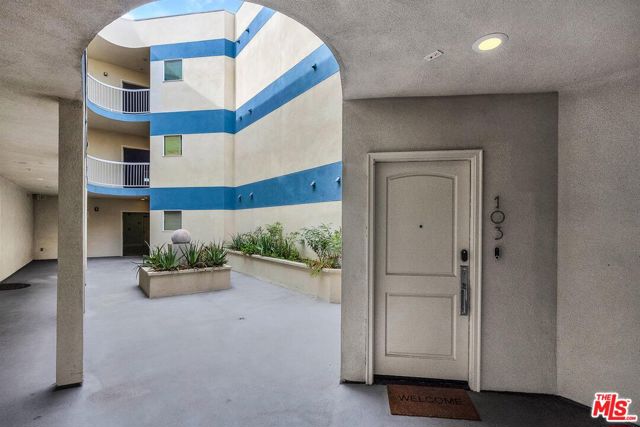 214 S Alexandria Avenue, Los Angeles CA: https://media.crmls.org/mediaz/f46cfc8f-647f-46e0-b3e7-c0c8615bd7dd.jpg